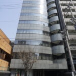 【アクセス丸の内ビル】8階59.13坪 丸の内2丁目、料亭「河文」を借景できる１フロア１テナントビル 